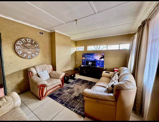 3 BEDROOM HOUSE FOR SALE IN VANDERBIJLPARK CW 5